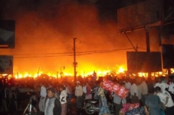 ေမာ္လၿမ�ဳင္ေစ်းၾကီးမီးေလာင္စဥ္