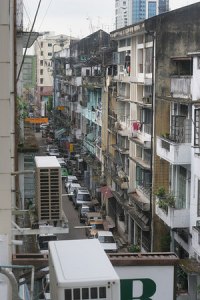 ေလထန္ကုန္းက�ုအေပၚမွေတြ့ရစဥ္