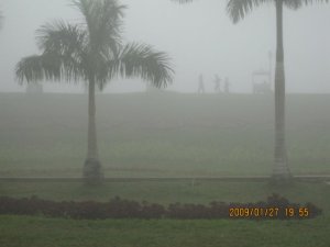 အင္းလ်ားကန္ေဘာင္တြင္ဇန္န၀ါရီလ၂၇ရက္ေန့ကနွင္းမ်ားထူထပ္စြာက်ေနစဥ္