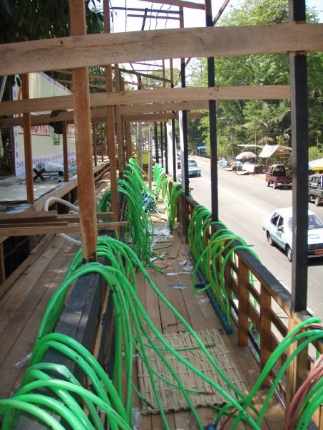 အင္းလွ်ားလမ္းရွိ ေဆာက္လုပ္ဆဲ မ႑ပ္တစ္ခုကို ဧၿပီလ ၁၀ ရက္ေန ့ကေတြ ့ရစဥ္ ဓာတ္ပံု-FNG