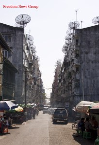 ရန္ကုန္ျမိဳ့ရွိေနအိမ္ေခါင္မိုးမ်ားေပၚမွစေလာင္းမ်ား