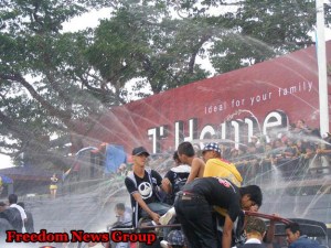 ကမာၻေအးဘုရားလမ္းရွိ T-Home မ႑ပ္ (ယမန္ႏွစ္ Alpine မ႑ပ္ေနရာတြင္ ေဆာက္လုပ္ထားေသာ T-Home မ႑ပ္သည္ ရန္ကုန္သၾကၤန္မ႑ပ္မ်ား အနက္ အႀကီးဆံုးျဖစ္သည္။