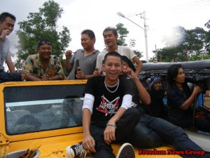 Cobra လည္းေဘာ္ဒါေတြနဲ႔ ကဲ (ဓာတ္ပံု-စေနငခၽြတ္)