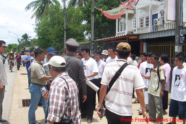 မန္မာလူမ်ိဳးတို ့မွာတိုင္းတစ္ပါးေၿမေပၚတြင္ ဆႏၵၿပရေသာ္လည္း ဖမ္းဆီးရိုက္ႏွက္ သတ္ ၿဖတ္ခံရၿခင္းမရွိပဲ ေအာင္ေအာင္ၿမင္ၿမင္ၿပီးဆံုးခဲ့သည္