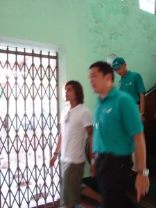 အဆိုေတာ္ R ဇာနည္ႏွင့္ ဦးေတဇ တို ့ပြဲၾကည့္စင္ အထူးတန္းသို ့၀င္ေရာက္လာစဥ္ ဓာတ္ပံု-မင္းယြန္းသစ္ ဘေလာက္မွ ကူးယူေဖၚၿပသည္