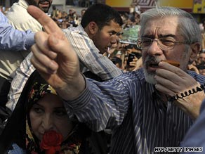 မွန္ေတြကိုရိုက္မခြဲ ၾကနဲ ့မင္းဆိုးမင္းညစ္ကိုရိုက္ခြဲၾက ဟုေျပာေန သည္ ့ ဟူစိန္မူဆာဗီ