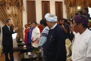 ေနျပည္ေတာ္ရွိျမတ္ေတာ္၀င္ ဟိုတယ္တြင္ အပစ္ရပ္ အဖြဲ ့မ်ားႏွင့္ဘန္ကီမြန္းေတြ ့ဆံုစဥ္