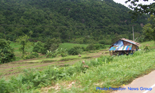 ျမန္မာ စစ္တပ္မွ စစ္အင္အားတိုးခ်ဲ ့ေနသည္ကို ထိုင္းႏိုင္ငံဘက္မွ မွန္ဘီလူးျဖင့္ၾကည့္ပါက လွမ္း၍ျမင္ေနရပံု