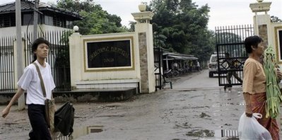 ၾသဂုတ္လ၈ရက္ေန ့က အင္းစိန္ေထာင္ေရွ့ျမင္ကြင္း