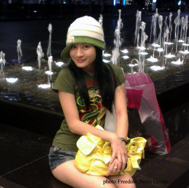 ၂၁ ႏွစ္ျပည့္ေမြးေန့ပြဲတြင္ လိုင္စင္၀င္ၿပီးသား ေမာ္ေတာ္ကားအျဖဴေရာင္လွလွေလး (ကားအတြင္းပိုင္းျပင္ဆင္ၿပီး)ေမြးေန့ လက္ေဆာင္ရလိုက္သည္ ဆိုေသာကံထူးရွင္ ၀တ္မႈန္ေရႊရည္