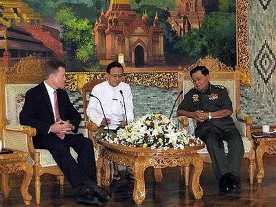 ျမန္မာစစ္အုပ္စုေခါင္းေဆာင္ ႏွင့္ ေနျပည္ေတာ္ တြင္ေတြ ့ဆံုစဥ္