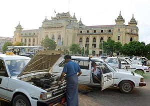 အံုနာေၾကးႏွင့္ ေန ့တြက္ပင္မကိုက္ျဖစ္ေနေသာရန္ကုန္တကၠစီေစ်းကြက္