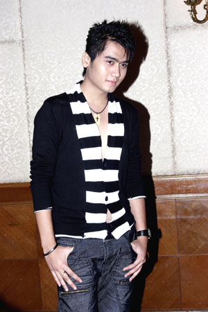 ဟိန္းေ၀ယံ ဓာတ္ပံု-ပလန္းနက္ 