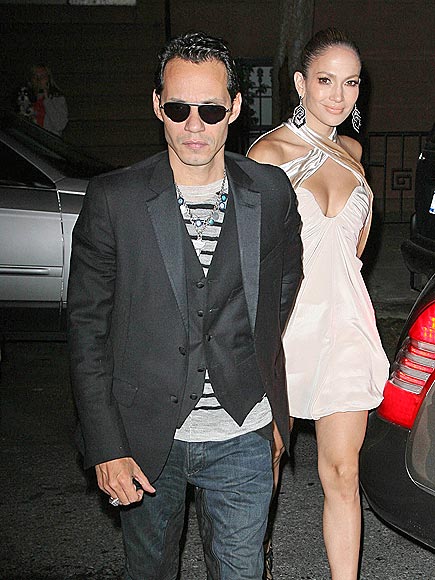 ဆုေပးပြဲ သို ့တက္ေရာက္လာသည့္ ဂ်နီဖာလိုပက္ဇ္ ႏွင့္ မာခ္ အန္ေထာ္နီ