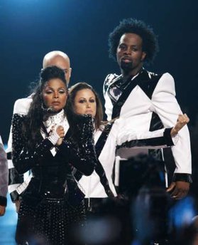 အကိုျဖစ္သူ မိုက္ကယ္ဂ်က္ဆင္အတြက္ ဆုေပးပြဲတြင္ ဂုဏ္ျပဳသီဆိုေနေသာ ဂ်ဲနက္ဂ်က္ဆင္