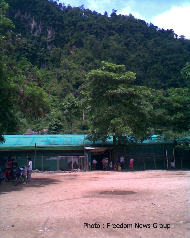 မဲလ ဒုကၡသည္ စခန္းအတြင္းရွိ AH1N1 ၀က္တုပ္ေကြးေရာဂါ ေတြ ့ရွိသူမ်ားအား ကုသ ေပးေနသည့္ မဲလ ေဆးရံု