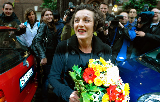 ၂၀၀၉ ခုႏွစ္စာေပဆိုင္ရာ ႏိုဘယ္လဲဆု ေရြးခ်ယ္ခံရသည့္ ရိုေမနီးယန္း-ဂ်ာမန္ အမ်ိဳးသမီး စာေရးဆရာမ ဟာသာ မူလာ ဓာတ္ပံု - စပီးဂဲလ္ 