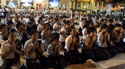 ေအာက္တိုဘာလ ၂ ရက္ေန ့ ေရႊတိဂံု ေစတီ ေတာ္ ဓာတ္ပံု -ေအပီ