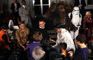 အိုဘားမားႏွင့္ အိမ္ျဖဴေတာ္ရံုးအဖြဲ ့၀င္မ်ား၏ ေဟာ္လို၀န္းပြဲေတာ္