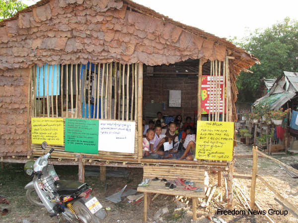 ထိုင္း-ျမန္မာ နယ္စပ္ရွိ ျမန္မာေရႊ့ေျပာင္းကေလးငယ္မ်ား ပညာသင္ေက်ာင္း