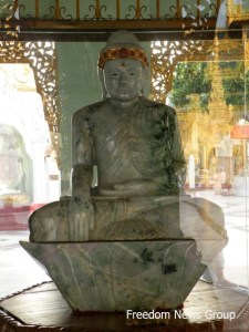 ေရႊတိဂံုေစတီေတာ္ရင္ျပင္မွ ဗိုလ္ခ်ဳပ္မႈးႀကီးသန္းေရႊပံုမ်က္ႏွာျဖင့္တည္ထားသည့္ေစတီ