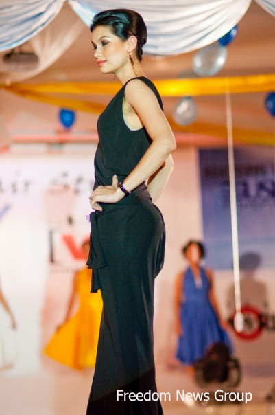 ျမန္မာေမာ္ဒယ္ေလာကတြင္ တေက်ာ့ျပန္ေတြ ့ရသည့္ ၁၉၉၆ ခုႏွစ္ Miss Visit Myanmar Year ဆုရွင္ သႏၱာလႈိင္