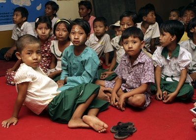 ပညာသင္ၾကားေနသည့္ ႏိုင္ငံေရး အက်ဥ္းသားမ်ား၏ သားသမီးမ်ား(AP Photo)