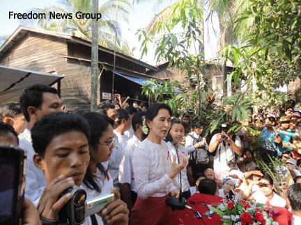 HIV / AIDS ႏွင့္ ေနထိုင္သူမ်ား ႏွင့္ ေတြ ့ဆံုစဥ္