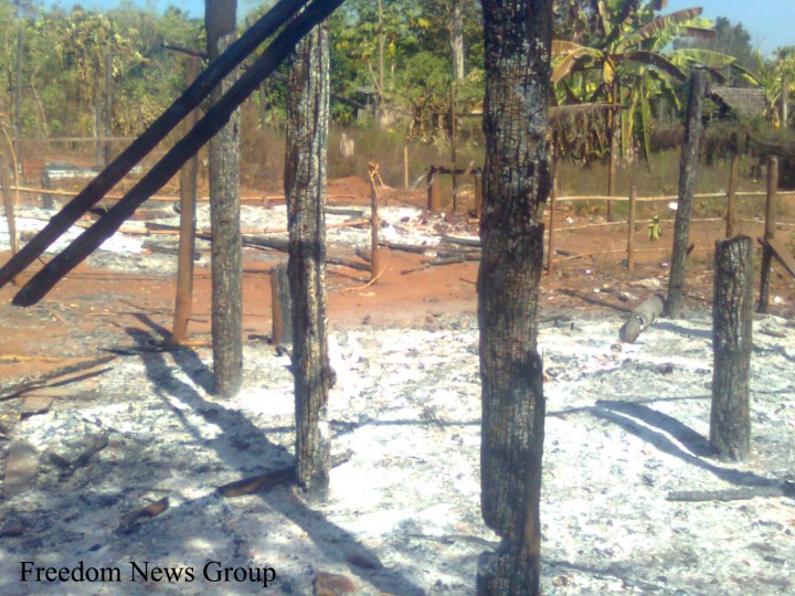 ျမ၀တီခရိုင္ ကနဲေလးေက်းရြာအေပၚကုန္းတြင္ တပ္ဆြဲထားေသာ ခလရ ၉၇ ႏွင့္ ခမရ ၄၀၄ တပ္ရင္းတို႕မွ ေက်းရြာမ်ား မီးရႈိ႕ဖ်က္ဆီးထားၿပီးေနာက္ ေတြ ့ရစဥ္