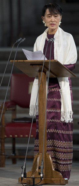 ၿဗိတိသွ် လႊတ္ေတာ္ ႏွစ္ ရပ္ ေပါင္းမွာ မိန္ ့ခြန္း ေျပာၾကား ေနစဥ္