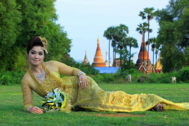 ျမန္မာ့ အလွ နဲ ့ သဘာ၀ ပံု ေတြ ကို ႏိုင္ငံျခား သား ကမာၻ လွည့္ ေတြ က ၀ယ္တယ္  ဓာတ္ ပံု - Rahta 