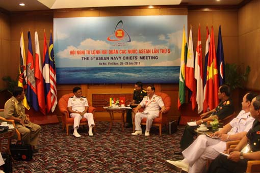 အာဆီယံ ေရတပ္  အႀကီး အကဲ မ်ား ႏွင့္ ဗိုလ္ခ်ဳပ္ႀကီး ဥာဏ္ထြန္း 