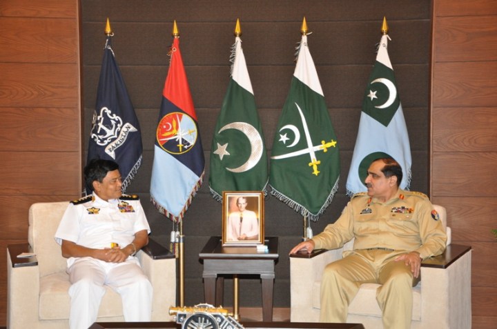 ဇြန္လဆန္း ပိုင္ က ပါကစၥတန္ စစ္ဦးစီးခ်ဳပ္ ႏွင့္ ေတြ ့ရစဥ္