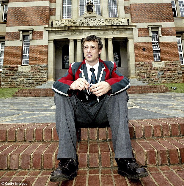 article-2278492-1792C8B8000005DC-218_619x626