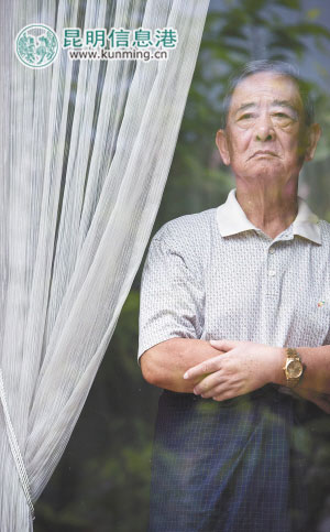 ၂၀၁၂ ခုႏွစ္ စက္တင္ဘာ လ တြင္ ကူမင္း သတင္းစာ မွ ေလာ္စစ္ဟန္ အား လာေရာက္ ေတြ ့ဆံု ေမးျမန္းစဥ္ 