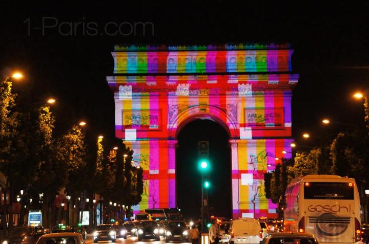 Tour de France အထိမ္းအမွတ္ ေအာင္ျမင္ျခင္း မုခ္ဦး မွာမီးေရာင္ေတြ နဲ ့ အလွဆင္ 