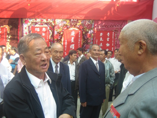 ရန္ကုန္ ၿမိဳ ့ တရုတ္ ဘံုေက်ာင္း တစ္ခု တြင္ ေတြ ့ရသည့္ ေလာ္စစ္ဟန္ ဓာတ္ပံု - Freedom News Group 